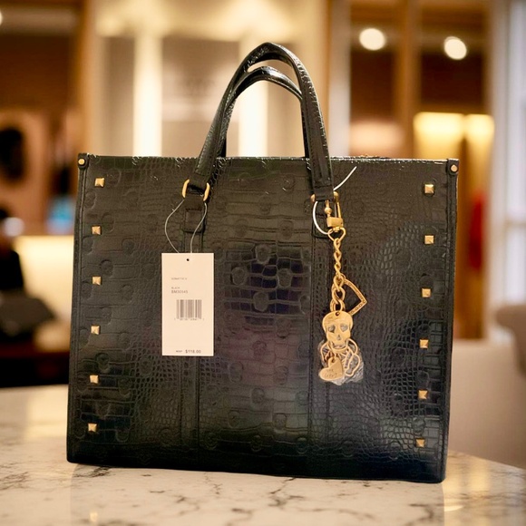 Betsy Johnson NWT croc & skull embossed, 7 inch detachable key chain - Picture 1 of 7